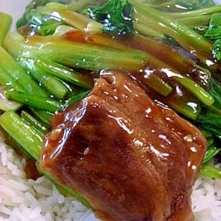 おいしい　小松菜と豚角煮の中華丼